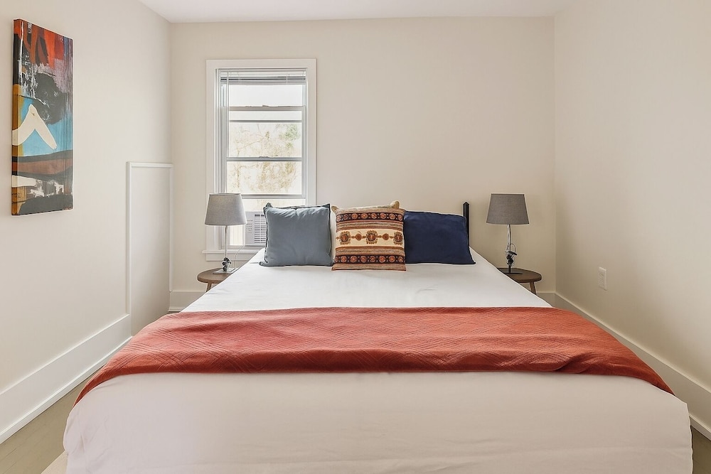 Detroit 6BR House Wifi, Parking, Pet Friendly