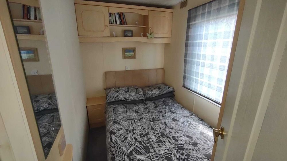 Charming 3-bed Caravan Cymtydu view 2