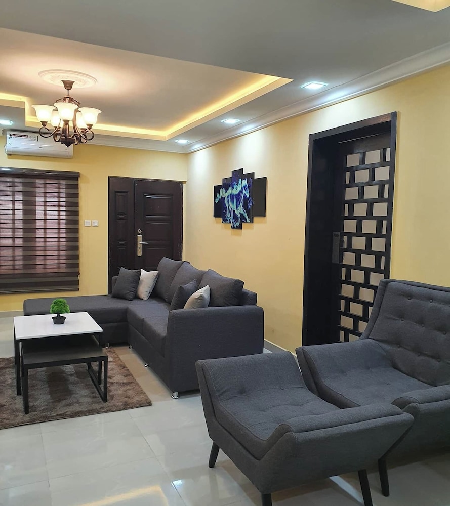 LUXURY SUTES AND APARTMENT BY EMIA HAVEN view 3