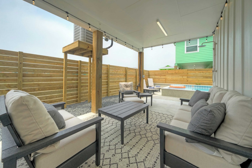 Sleeps 24 2 Homes, Priv Pool, Swing Bar, Patio Lounge Near Nature Preserve