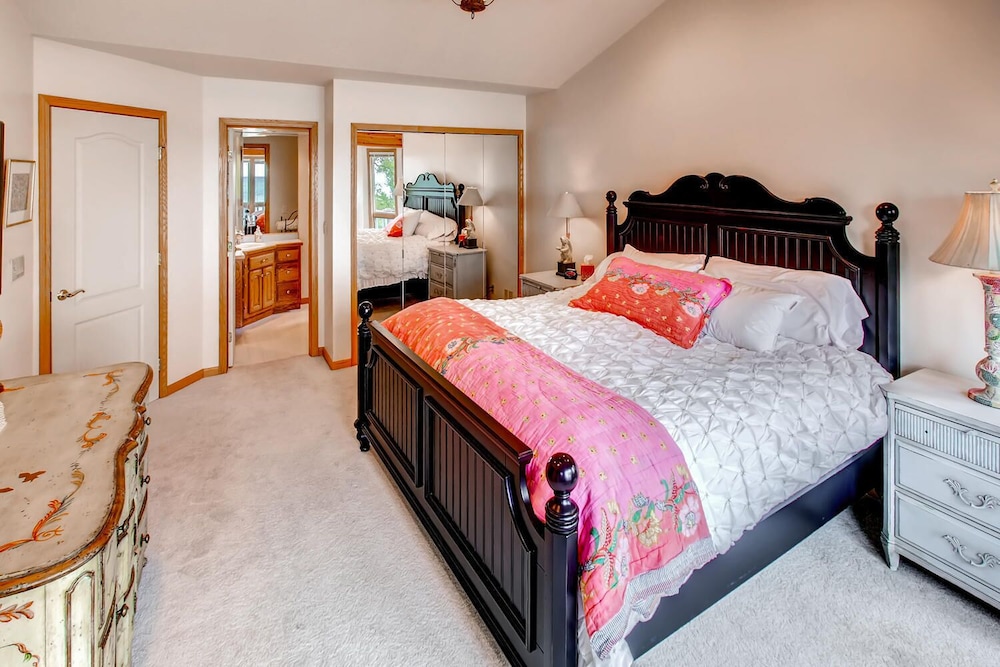 Lavish Charlevoix Home on Lake Michigan, Fire Pit view 5