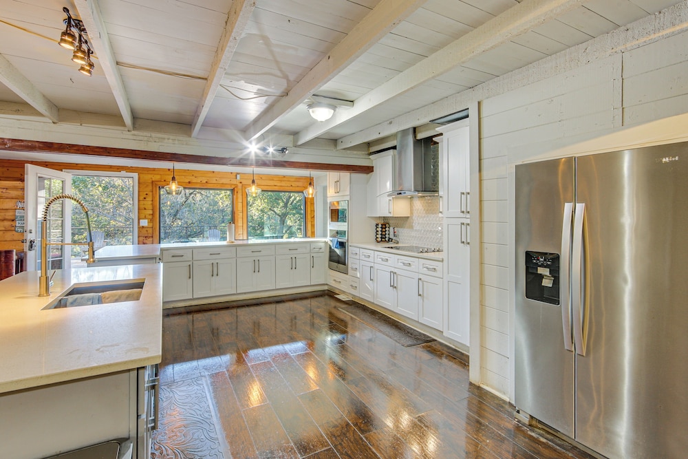 Game Room, Trails! 30-acre Lakefront Streetman Gem