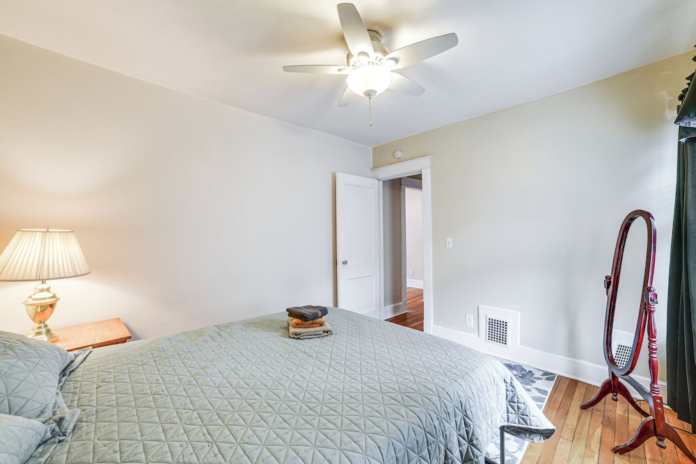 1 Mi to Dtwn Binghamton: Apt w/ Covered Balcony!