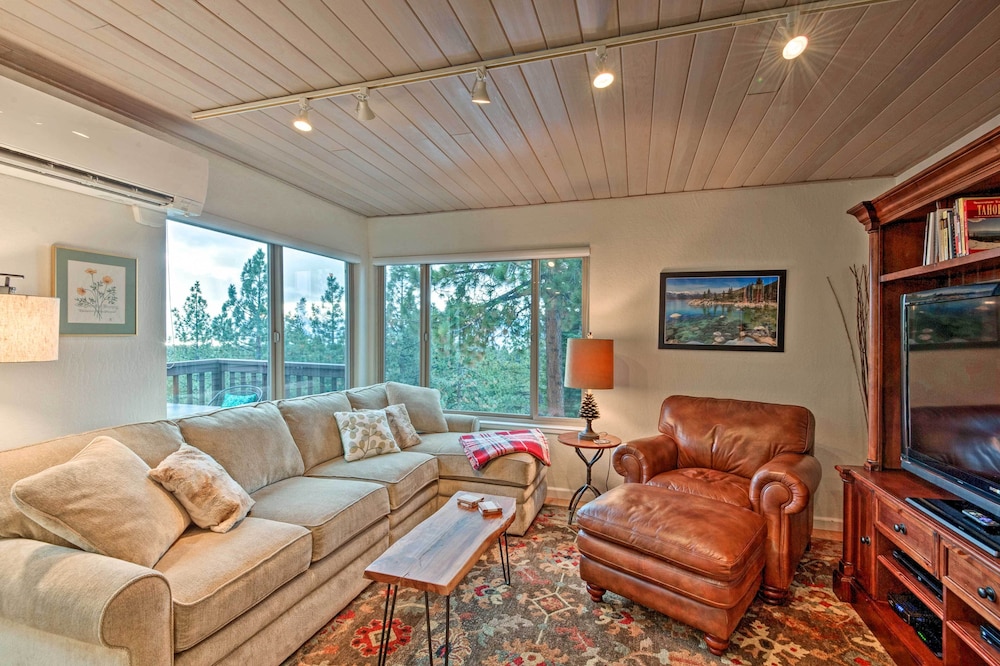 Tahoe Retreat w/ Deck - 2 Mi to Nevada Beach! - Property Image 18