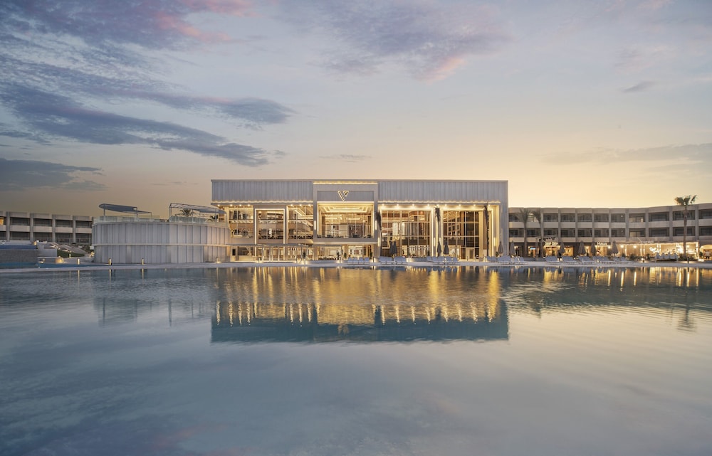 Where the Reef Meets the Desert