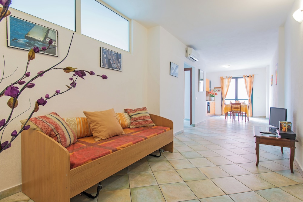 Residence Maria Antonia - Grazia Deledda