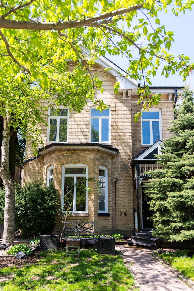 Easyhosts.Amazing Victorian House