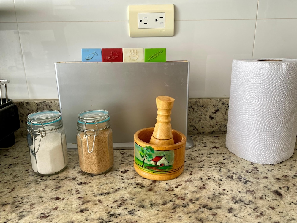 Apartment with Pool, Gym & A/C (507)
