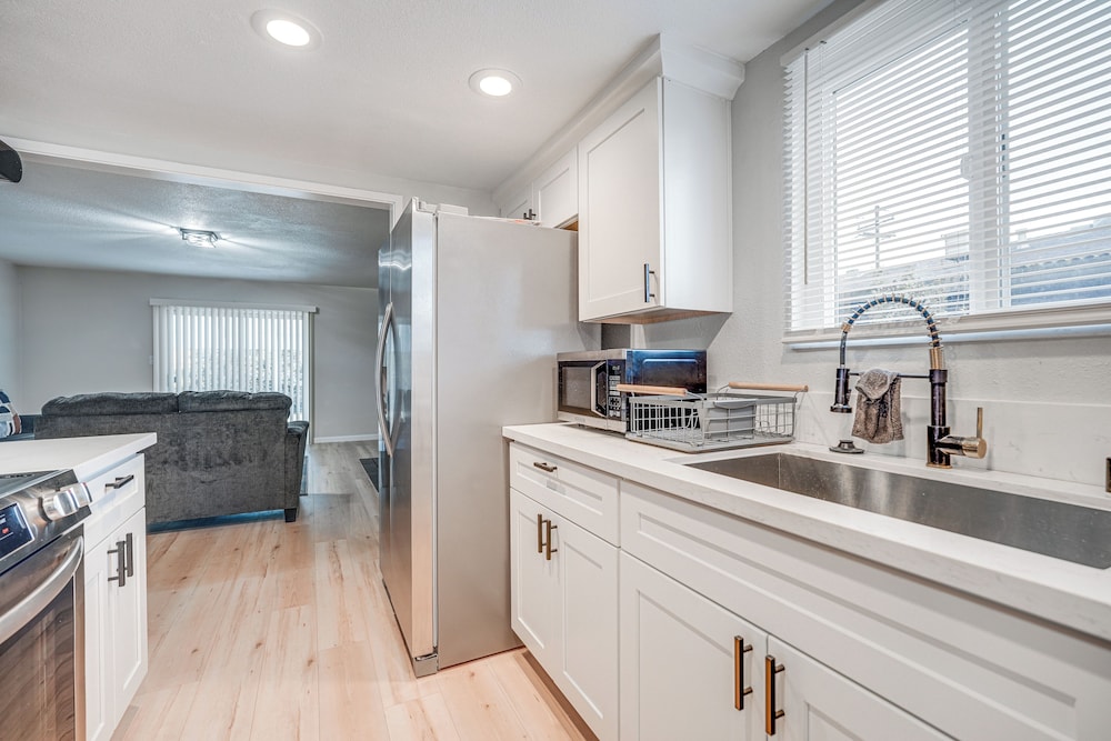 4 Mi to San Joaquin River: Remodeled Home w/ Patio