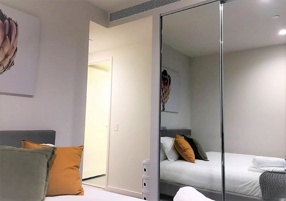 ReadySet Apartments on Southbank Boulevard