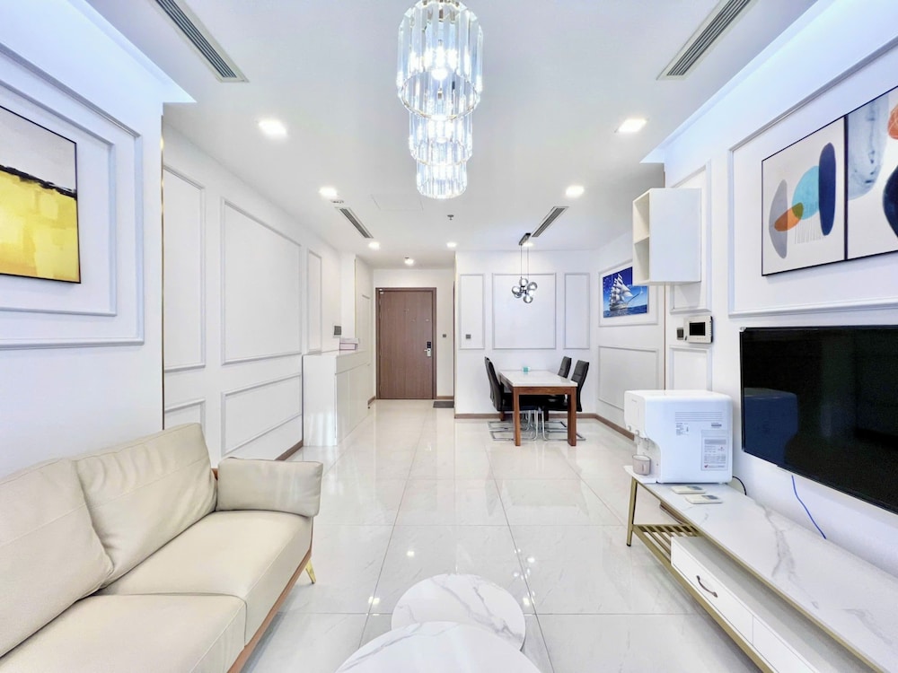Apartment Landmark 81 by Urban Home