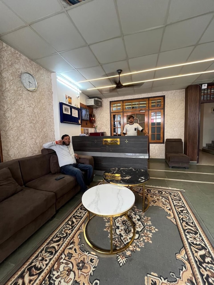 Staylo Masterprice Inn