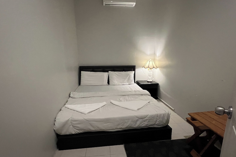 Orchid Hostel Near Bumrungrad Hospital and Nana Market