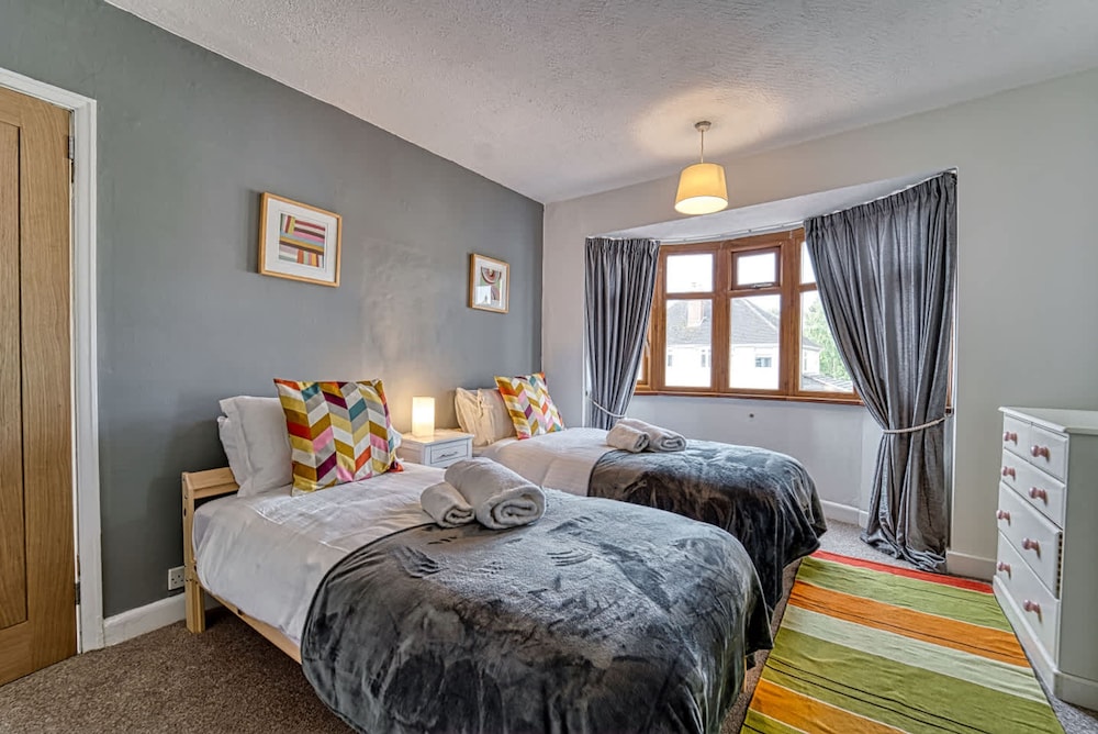 Host Stay Severn Swans House