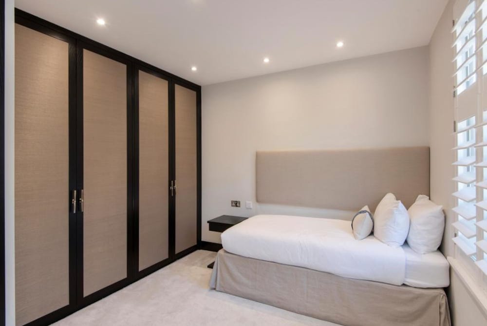 Stunning 5-bed House in London