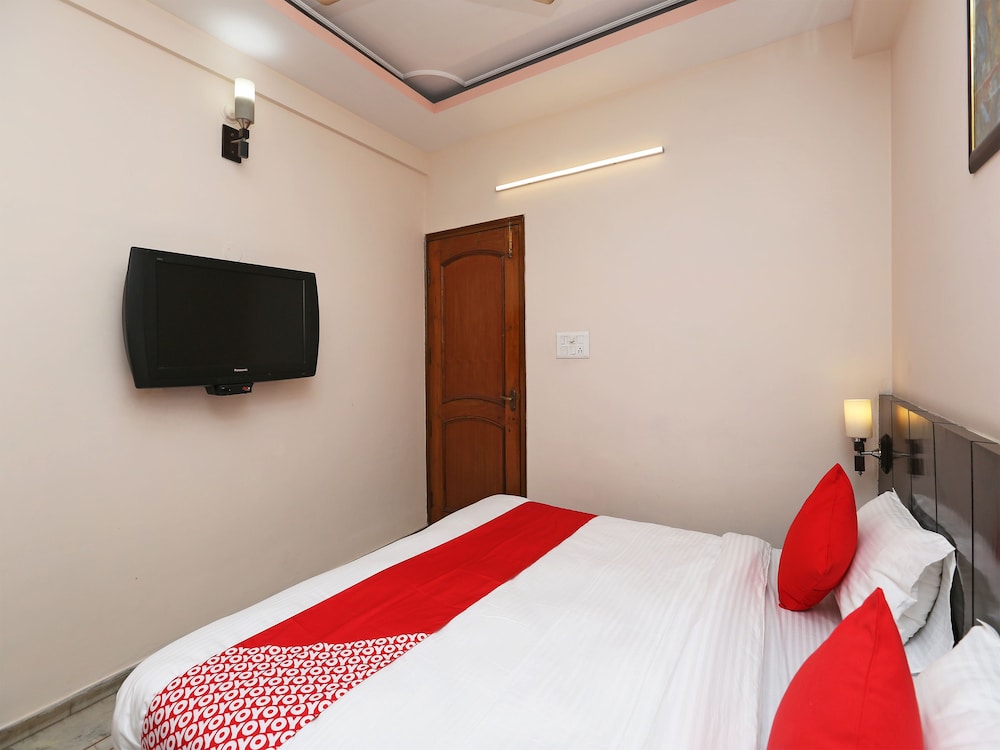 OYO 14390 Hotel Samrat