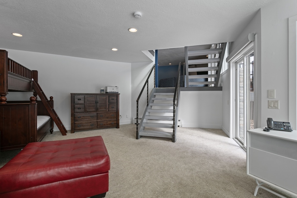 1688 - Five Bedroom with Hot Tub Pinnacle 5 Condo