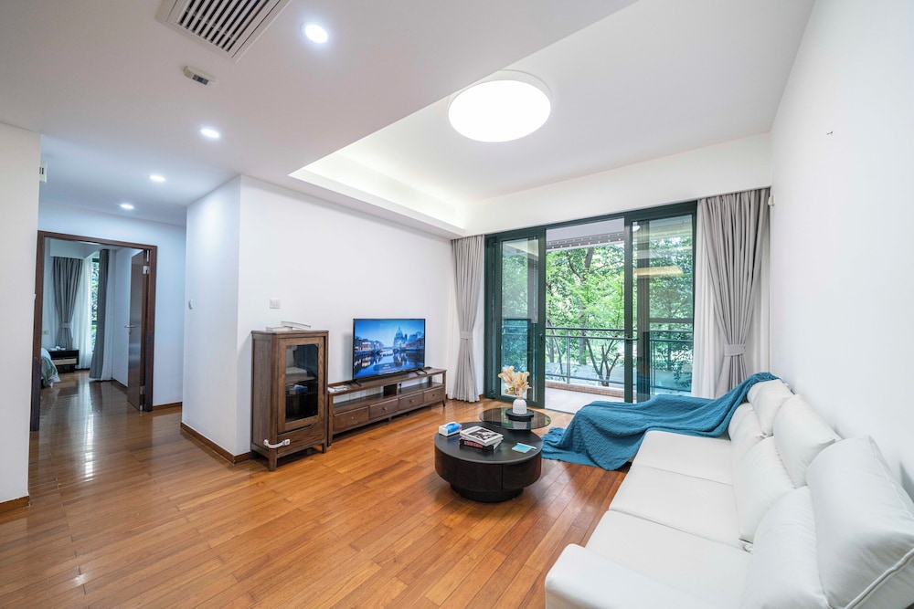 Tyms 2BR APT Lujiazui Renheng Riverside