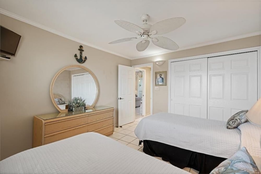 Menehune Shores, #609 2 Bedroom Condo