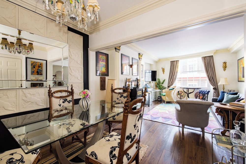 Mayfair 3-bed 5-guest Berkeley Square 1729 House
