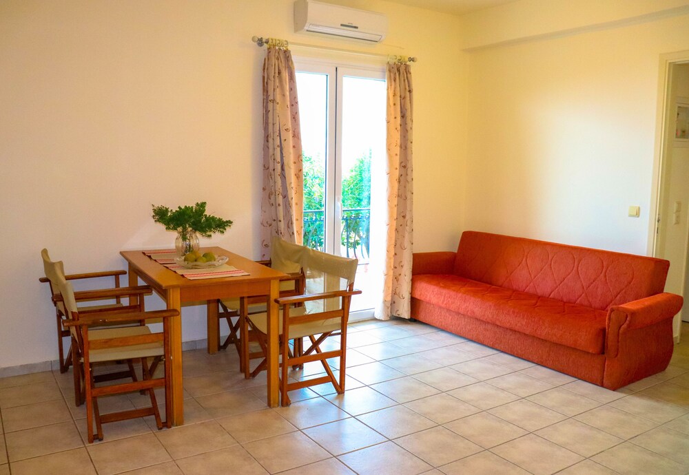 Orizontas Studios and Apartments view 4