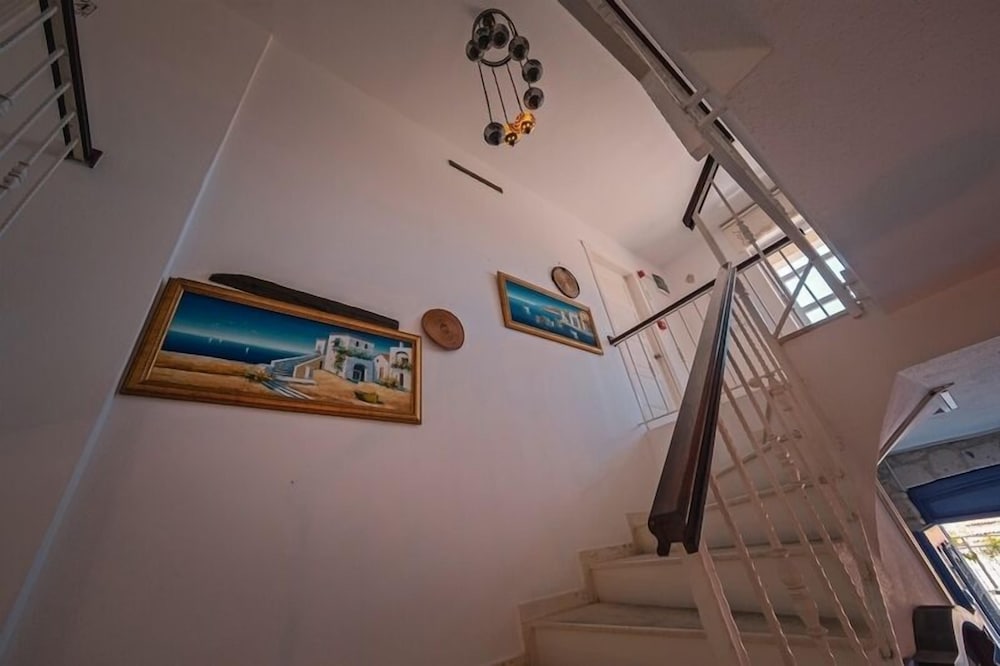 Mor Salkım Konağı