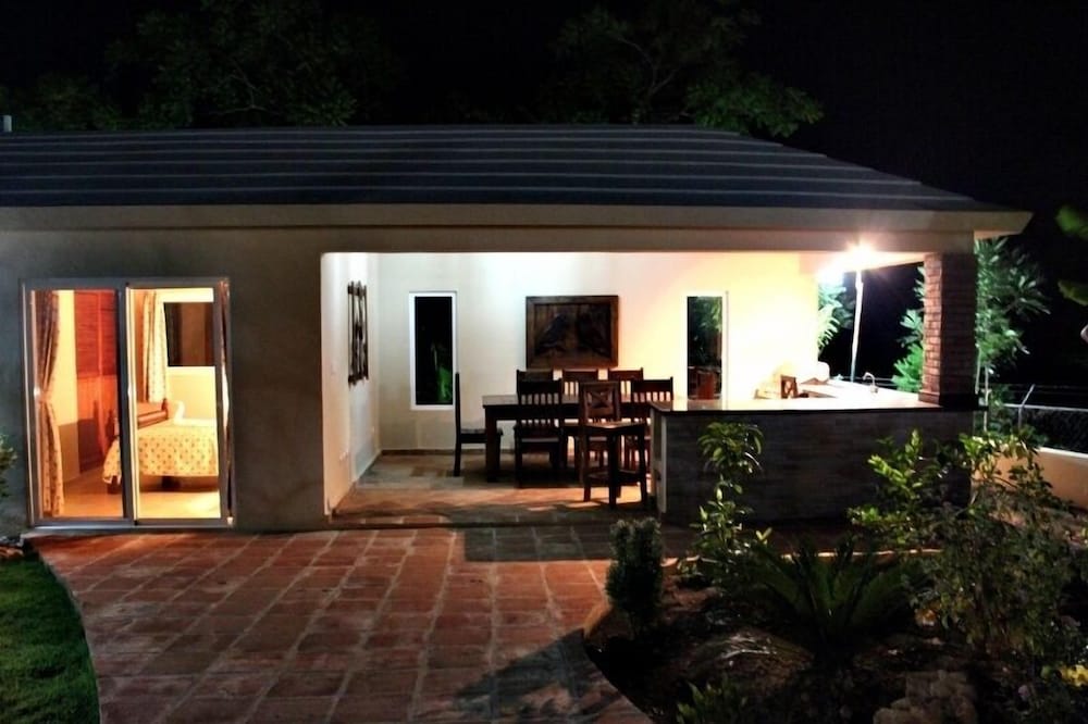 Well Furnished w Private Pool, BBQ & Palapa Bar