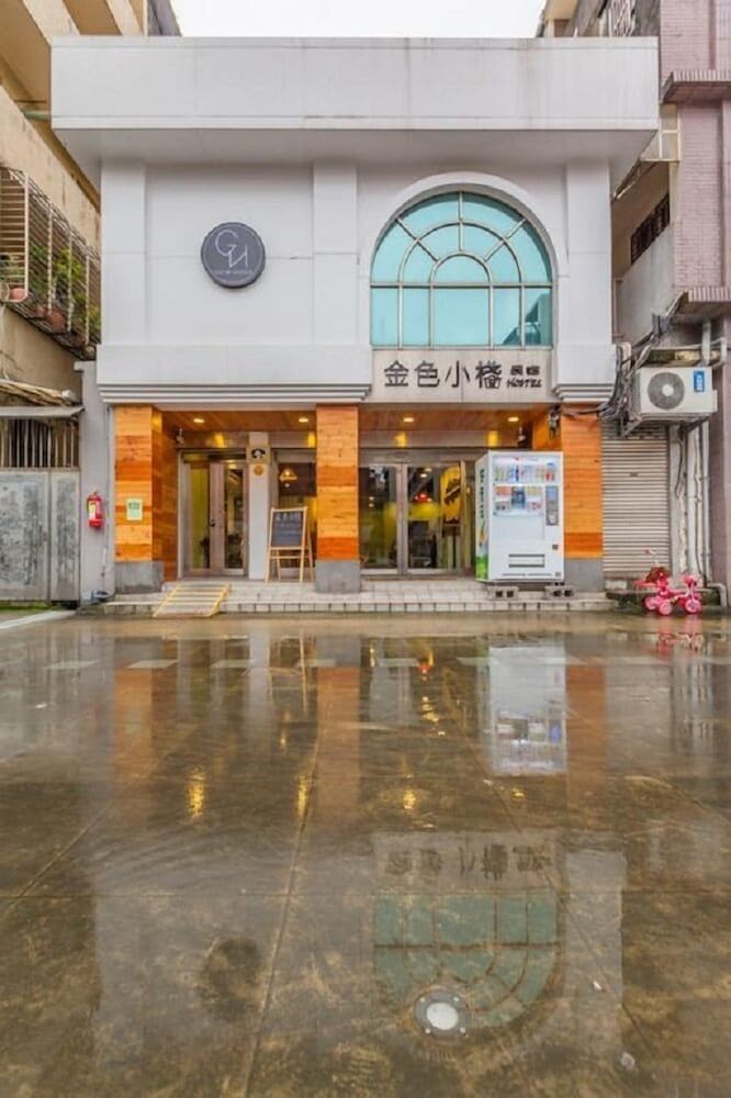 GoldenHouse Hostel