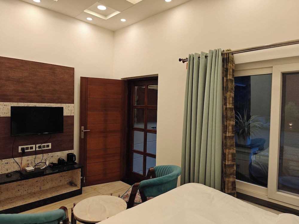 The Paradise - Luxury 3BR Villa Near the Airport in Dehradun
