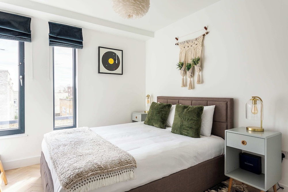 Cosy 2-bed Flat in Vibrant Acton!