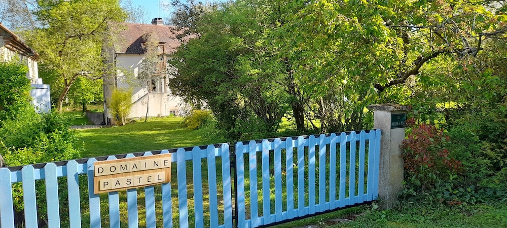 Domaine Pastel view 2