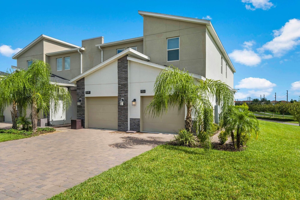 1151 Drop Lane