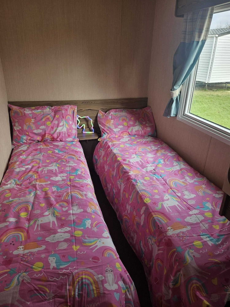 3 Bed Caravan - Near Beach, 5 Star Reviews, Wifi