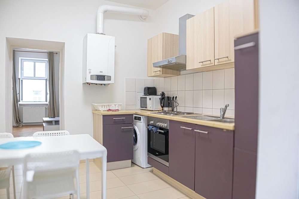 Modern 2BR City Apt Near Stadthalle
