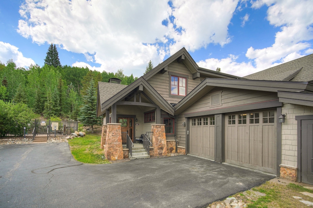 Private Townhome Close To Ski Back And Hot Tub 3 Bedroom Townhouse