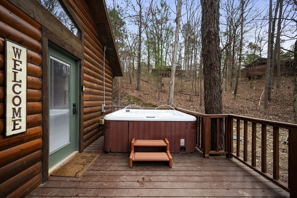 Creekside Casita Pet Friendly Unit With Wood Fireplace by Redawning