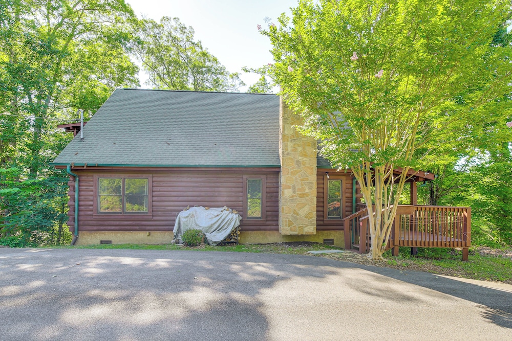Sevierville Cabin w/ Hot Tub & Deck! view 2