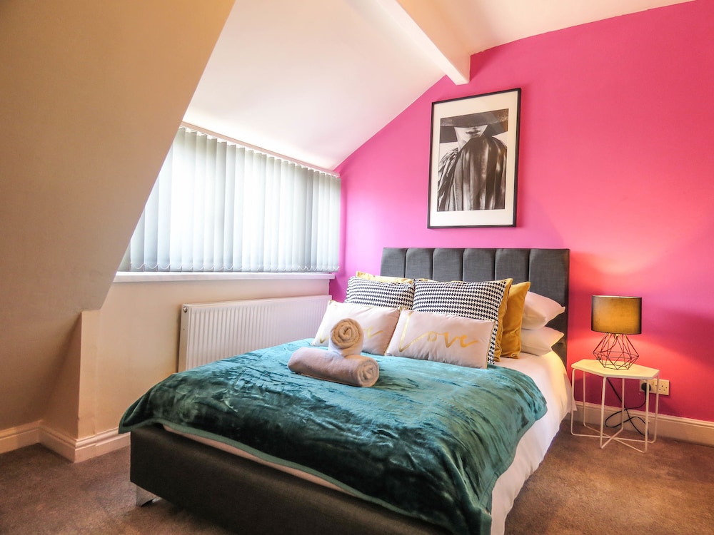 Tudors eSuites Birmingham Townhouse for Contractors view 4