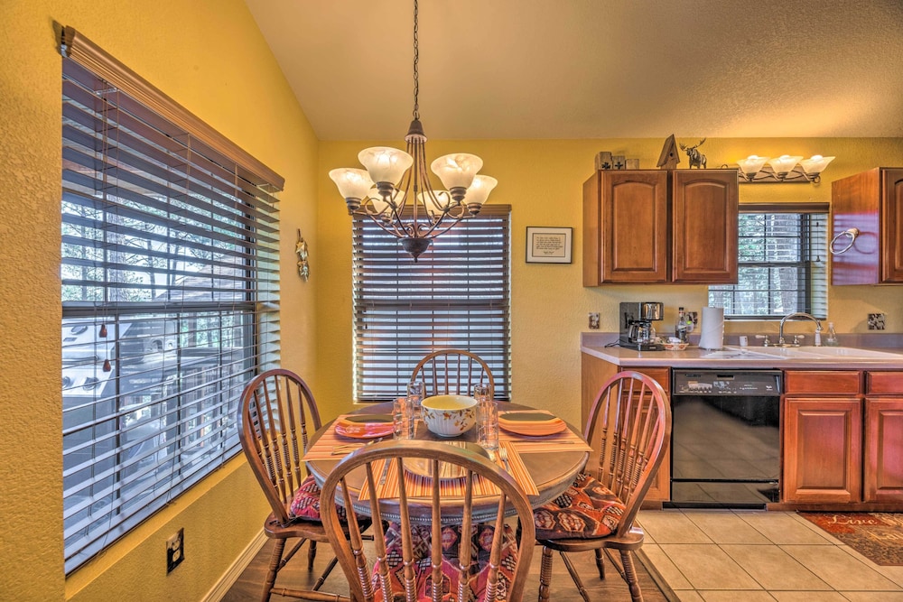 Ruidoso Cabin w/ Hot Tub & Mtn Views! view 3