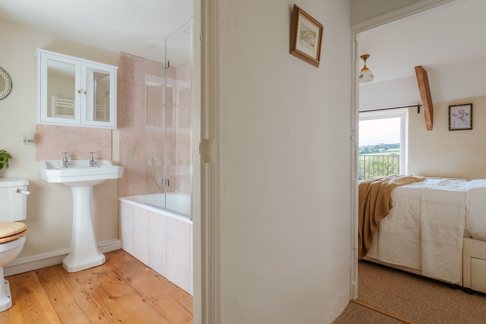 Pear Tree Cottage in South Milton