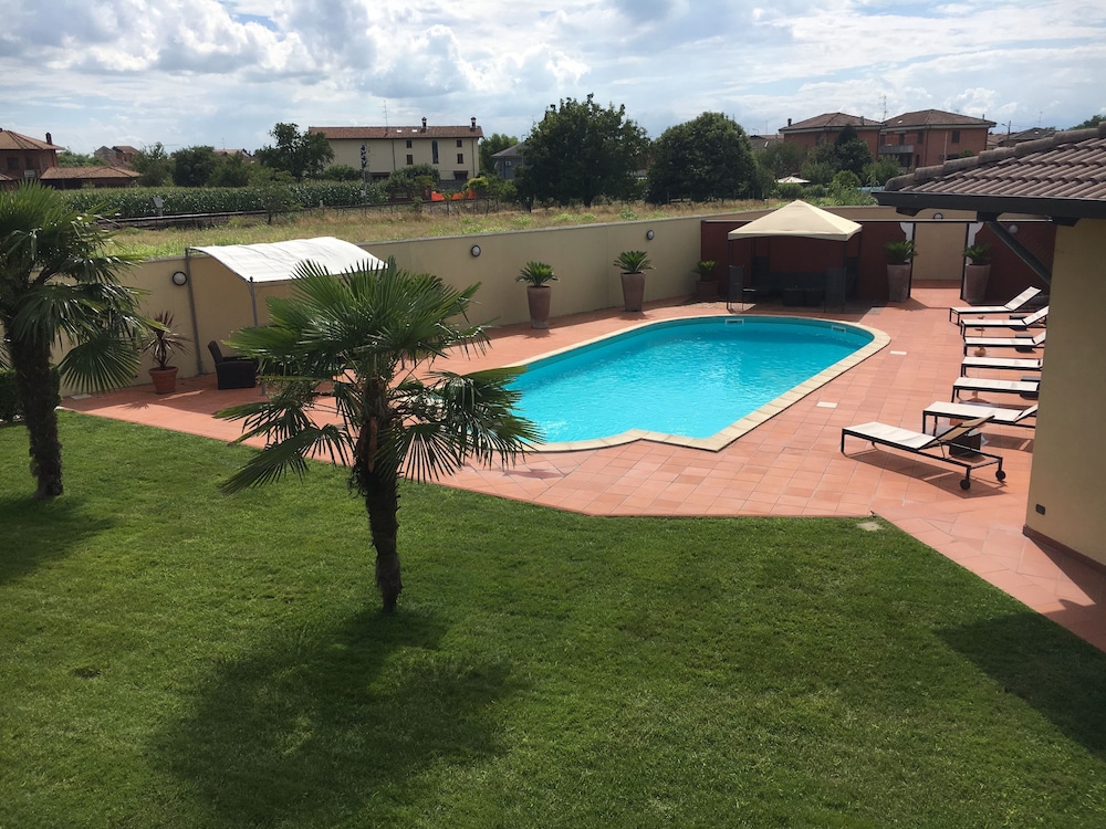 Villa Cometa - Living Fashion view 3