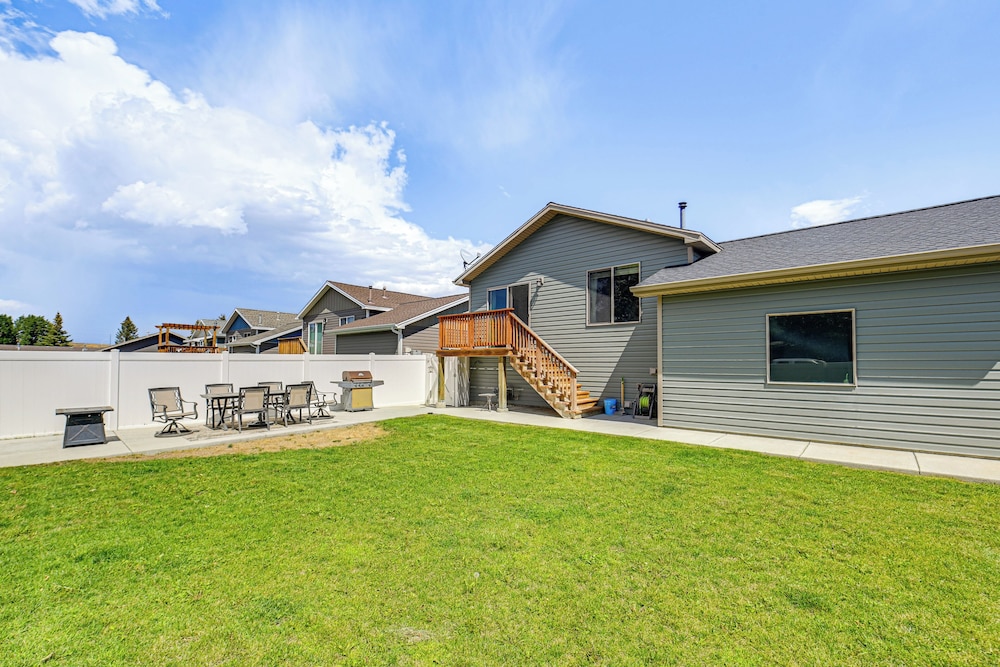 Walk to Downtown: Family-friendly Cody Home!