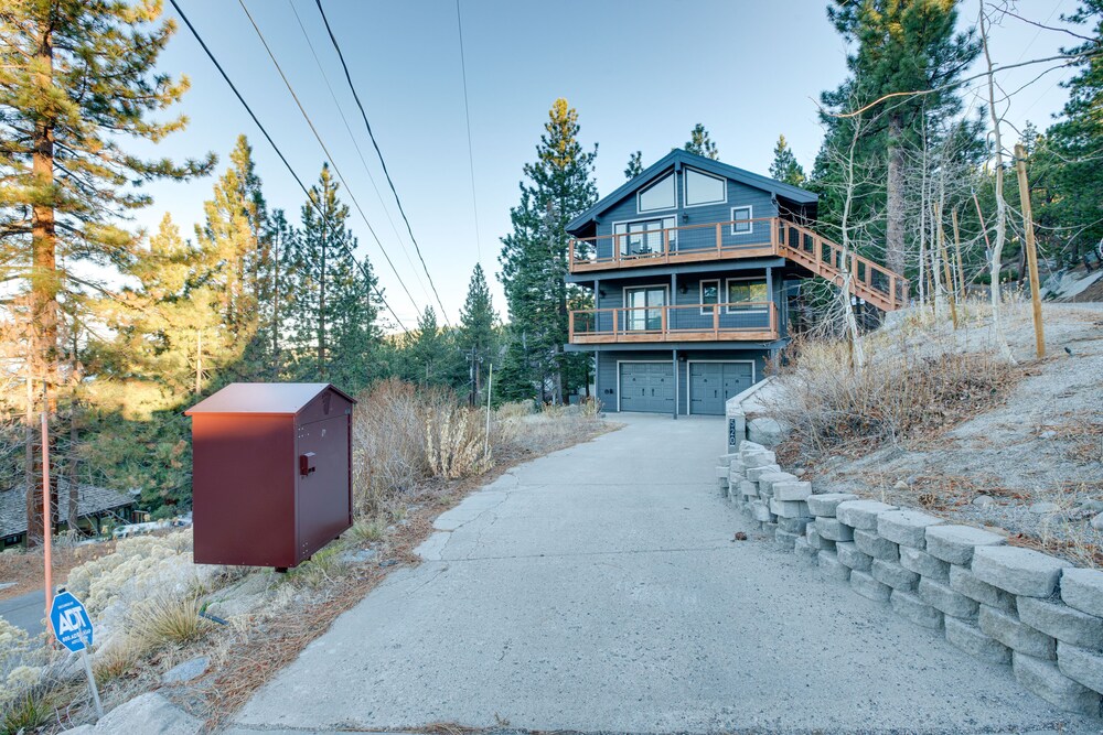 Stateline Mountain Cabin: 3 Mi to Heavenly Resort
