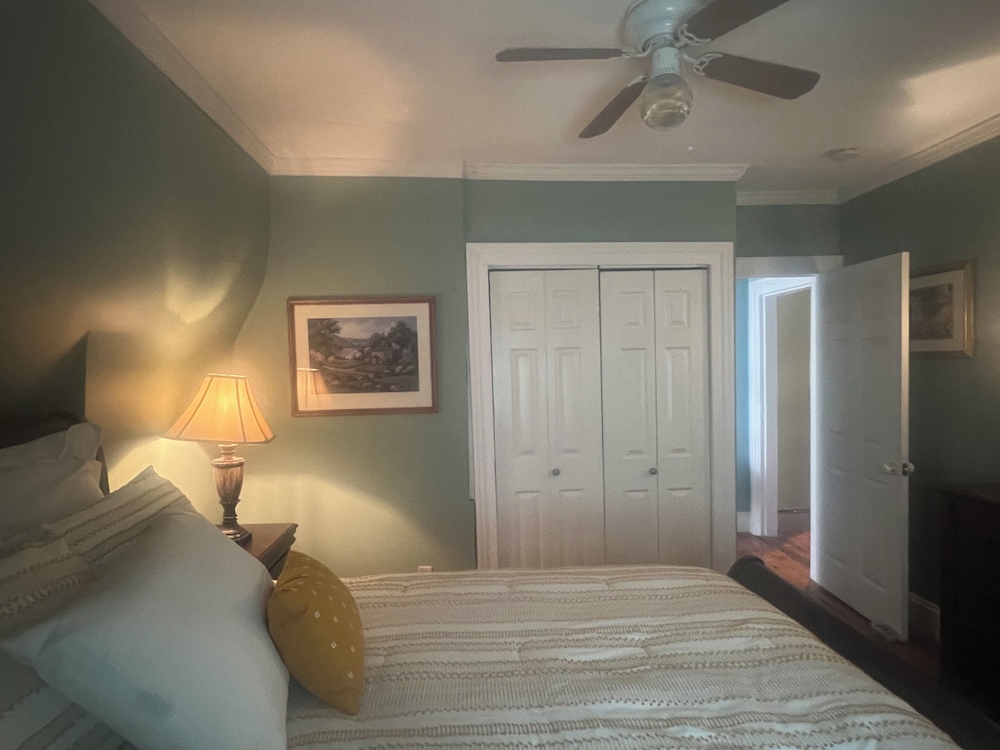 2Br Private Victorian Apartment in City Location on Half Acre Sleeps 5 view 5