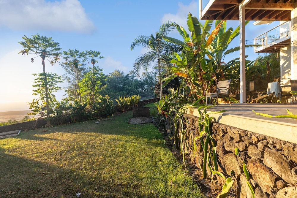 Charming Pu'ukala Sunset - Near Hiking And Golf 1 Bedroom Home by RedAwning view 5
