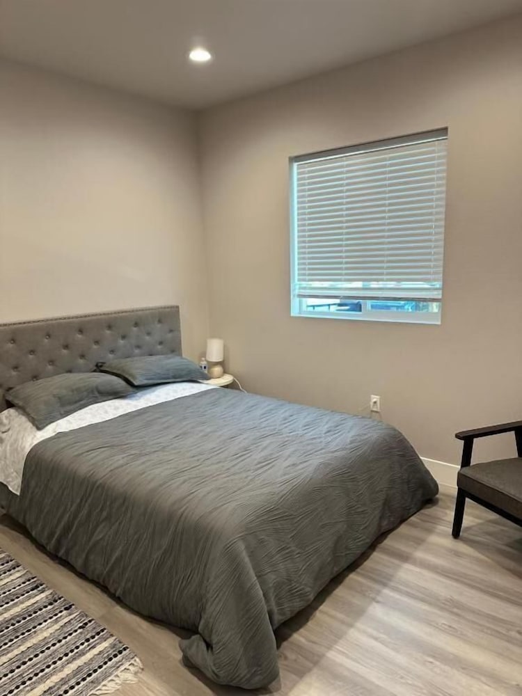 Modern LA Stay – Private Room & Bathroom