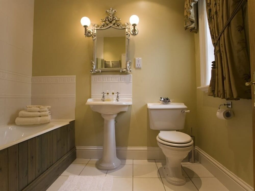 West Longridge Manor B&B