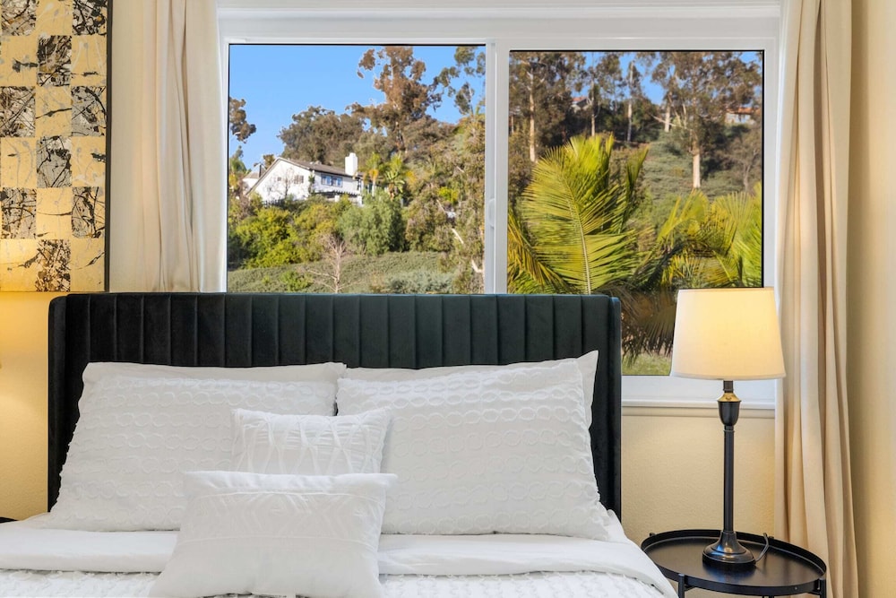 @ Marbella Lane - Cozy Gem Near Nature Trails
