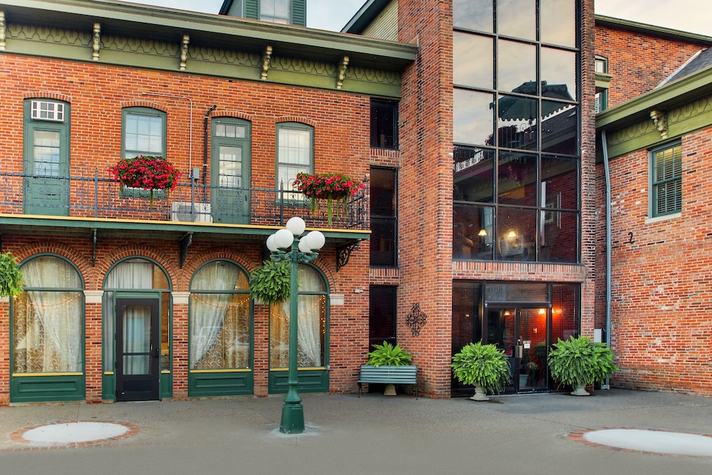 Burlington Vacations - Kingsley Inn - Property Image 1