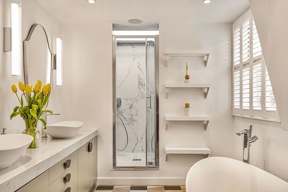 London Mews Home w Glass Atrium Terrace
